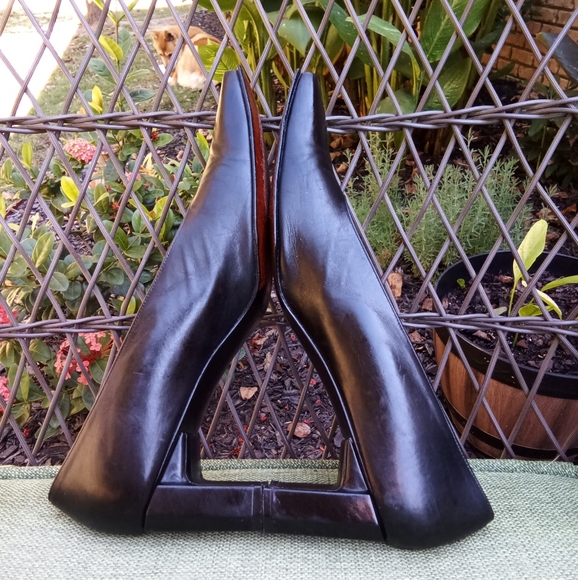 Stuart Weitzman Black Leather Square Toe Chunky Heel Pump. - Picture 4 of 12